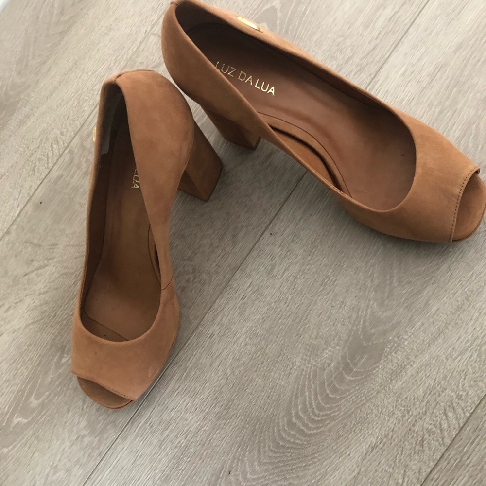 Amazing suede Paraguayan leather high hell shoes. Worn once.